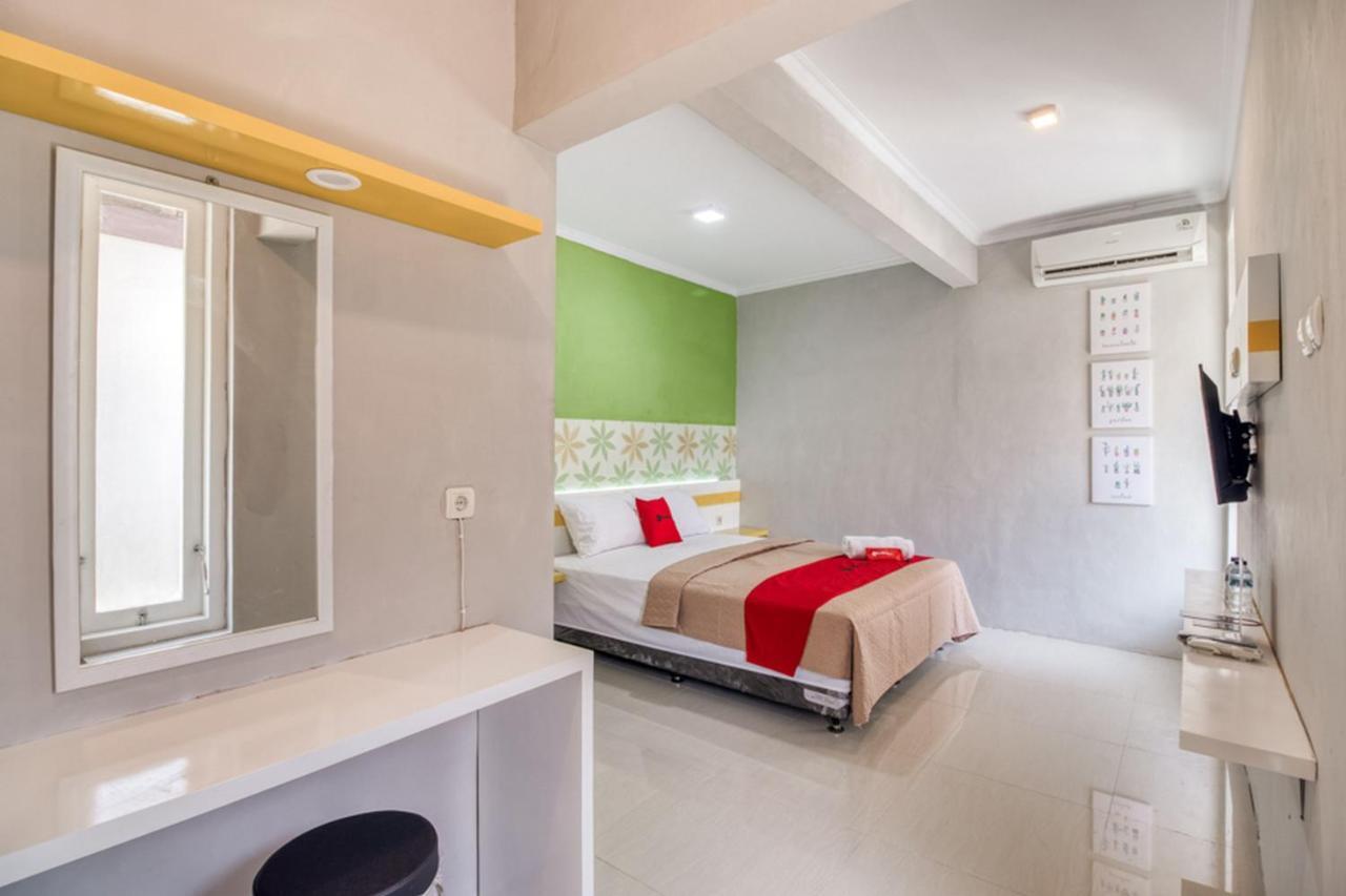 Отель Reddoorz Near Malioboro Tugu Station Jogja 2 Джокьякарта Экстерьер фото