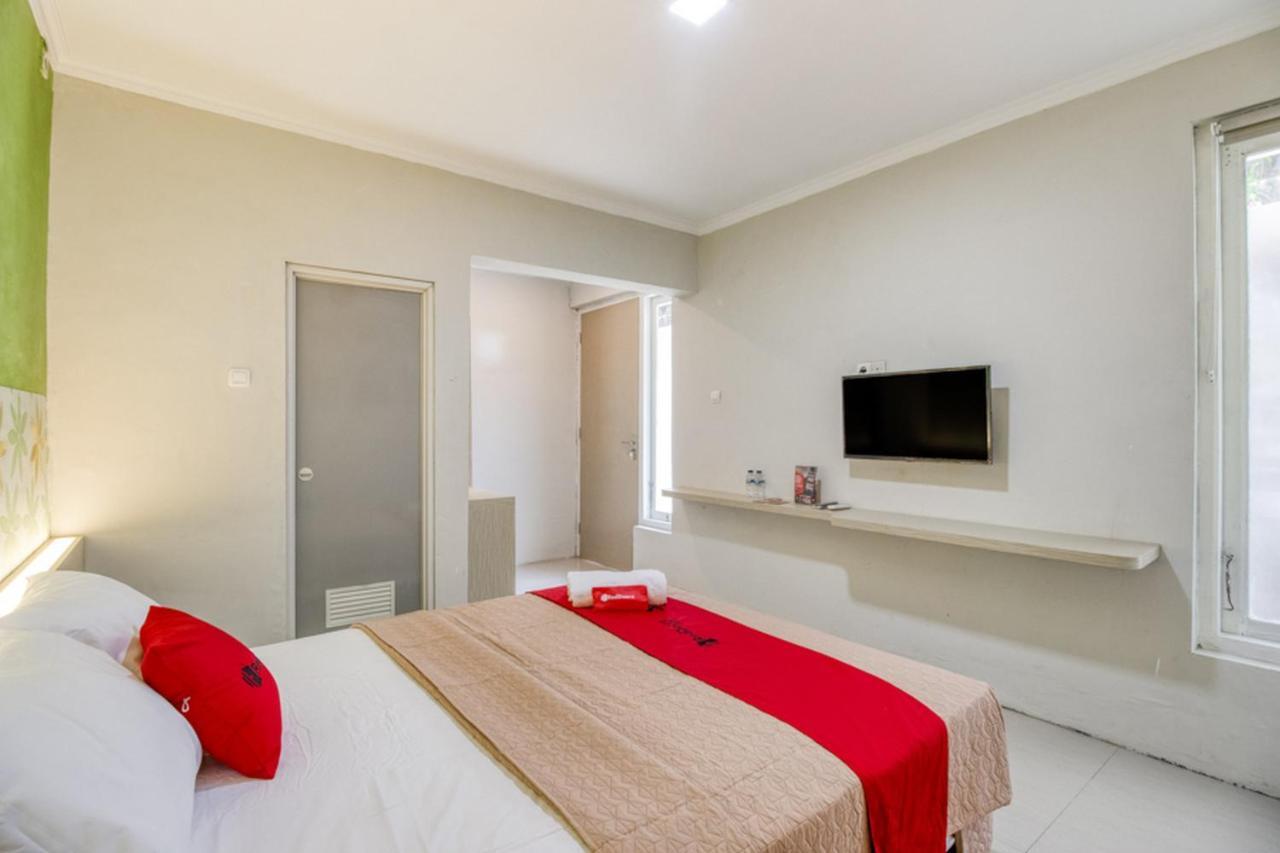 Отель Reddoorz Near Malioboro Tugu Station Jogja 2 Джокьякарта Экстерьер фото