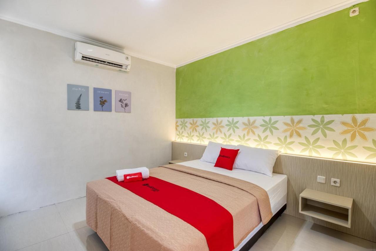 Отель Reddoorz Near Malioboro Tugu Station Jogja 2 Джокьякарта Экстерьер фото