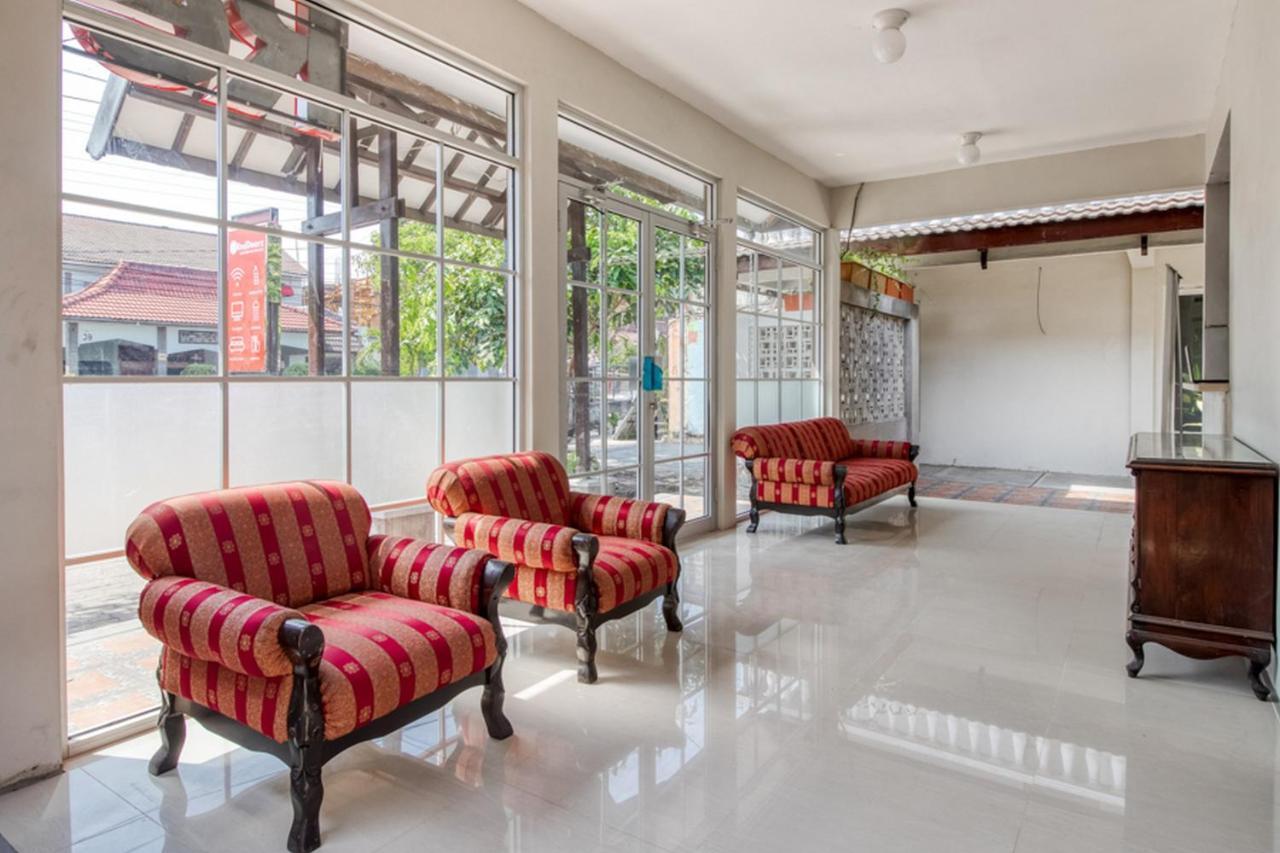Отель Reddoorz Near Malioboro Tugu Station Jogja 2 Джокьякарта Экстерьер фото