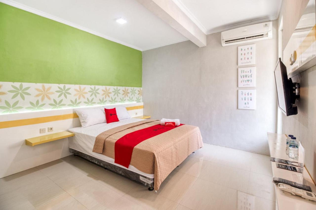 Отель Reddoorz Near Malioboro Tugu Station Jogja 2 Джокьякарта Экстерьер фото